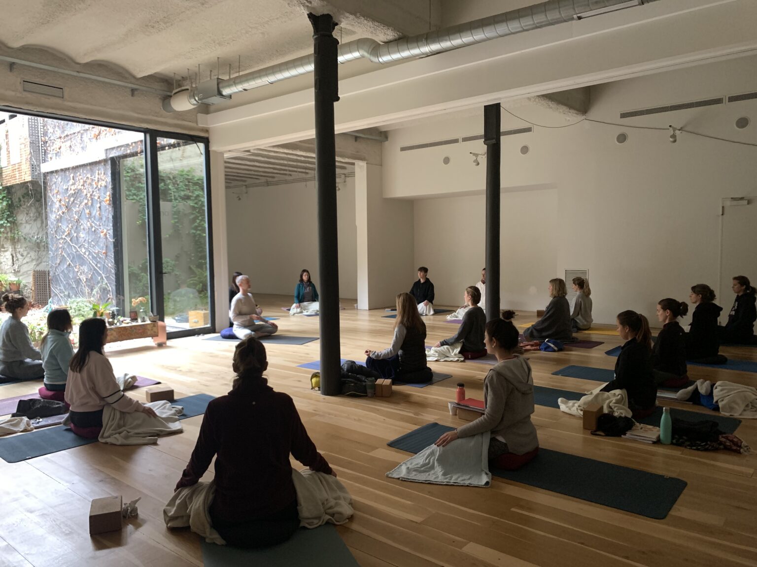 Formació en grup a Yogaia